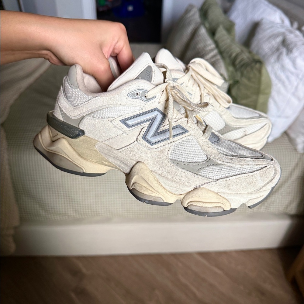 New Balance Women's Beige and Gray Sneakers 9060s